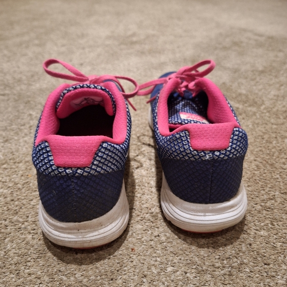 Nike Athletic Shoes 👟 - Picture 3 of 5